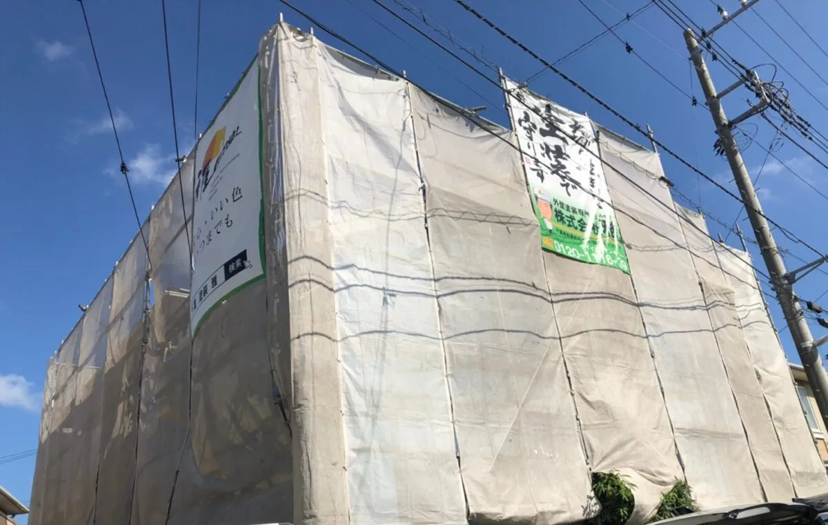 塗装屋の足場周りのメッシュシート【千葉市若葉区の外壁屋根塗装・株式